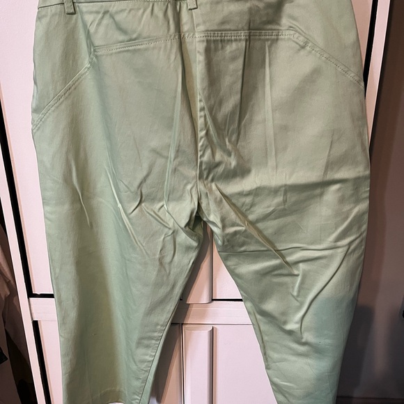 Capri pants light green. Bianc Nygard petites - Picture 2 of 3